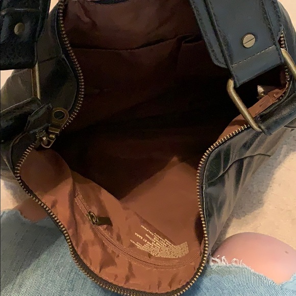 Matt & Nat black purse with gold details - Picture 3 of 3